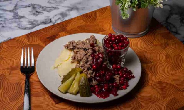 Tender and Flavorful Poronkäristys (Sautéed Reindeer) Recipe